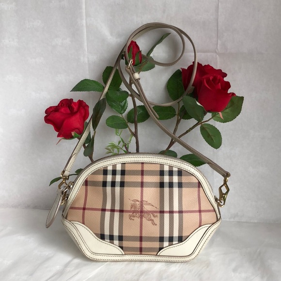 Burberry Handbags - 🌹Burberry Purse🌹